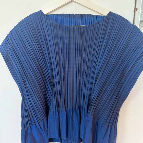 Issey Miyake Pleated Short-Sleeve Top in Royal Blue - Picture 2 of 4